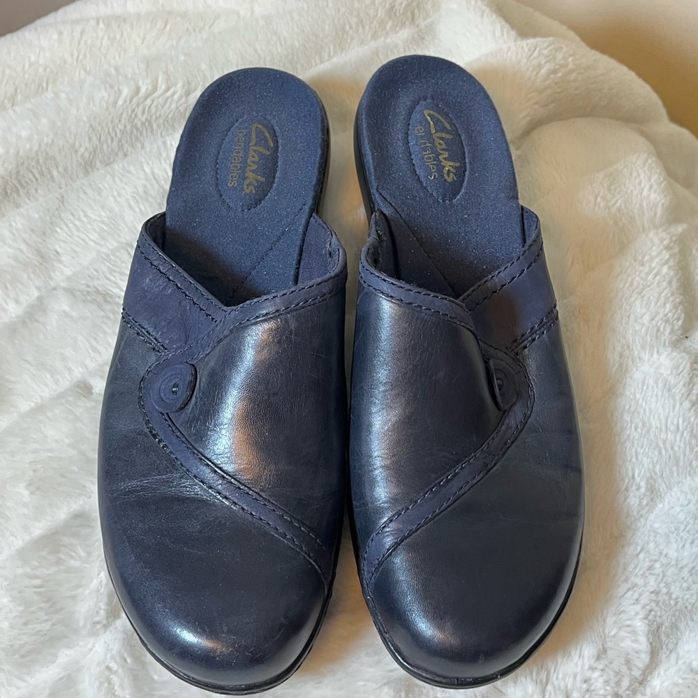 Clarks Women’s 10M 66789 Blue Leather Fall Winter City Midwest Button Work Clogs